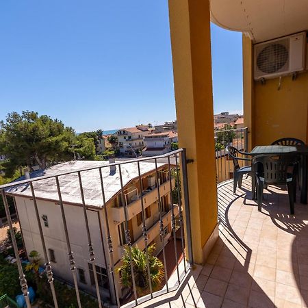 Residence Palazzo Sayonara Торторето Экстерьер фото