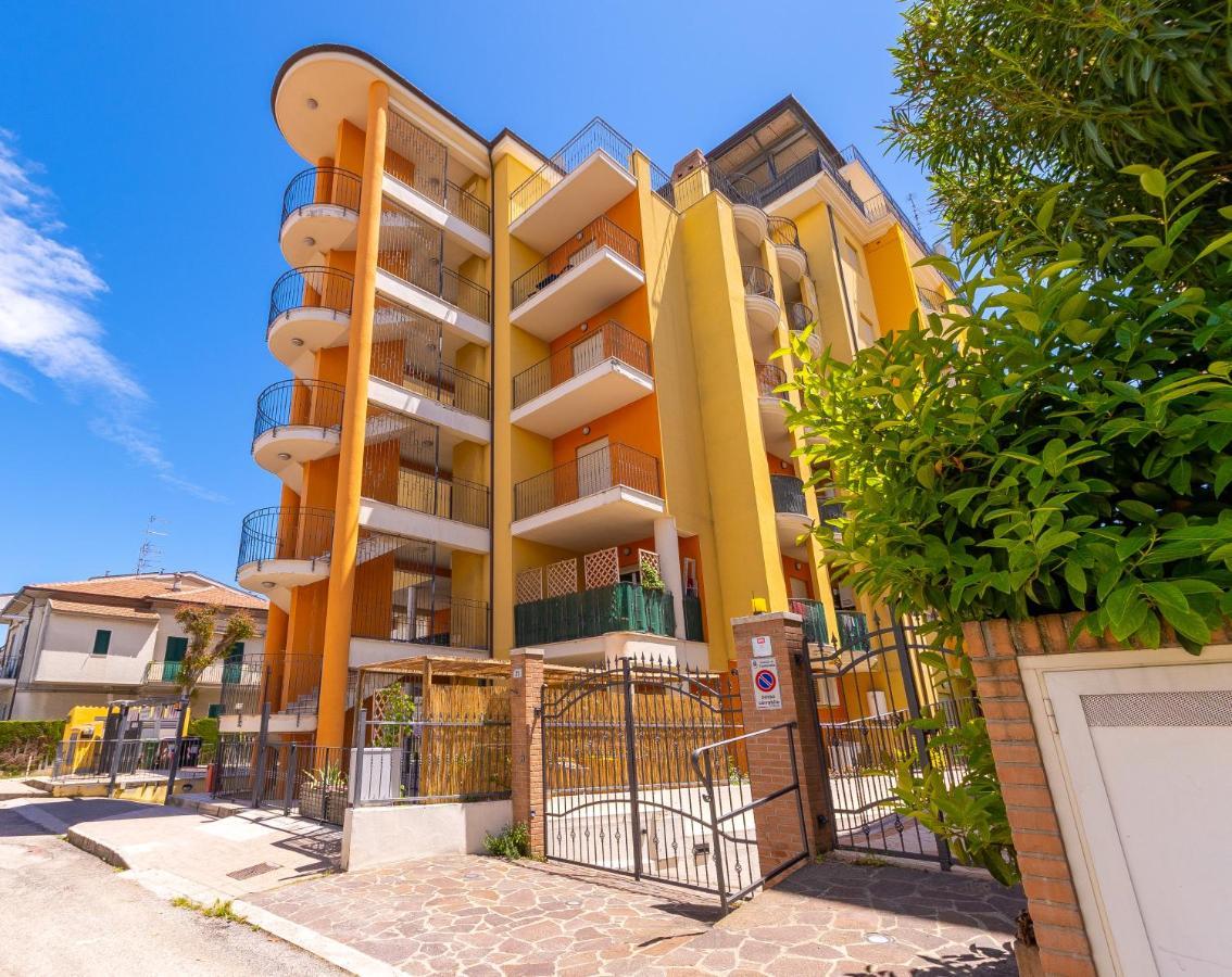 Residence Palazzo Sayonara Торторето Экстерьер фото