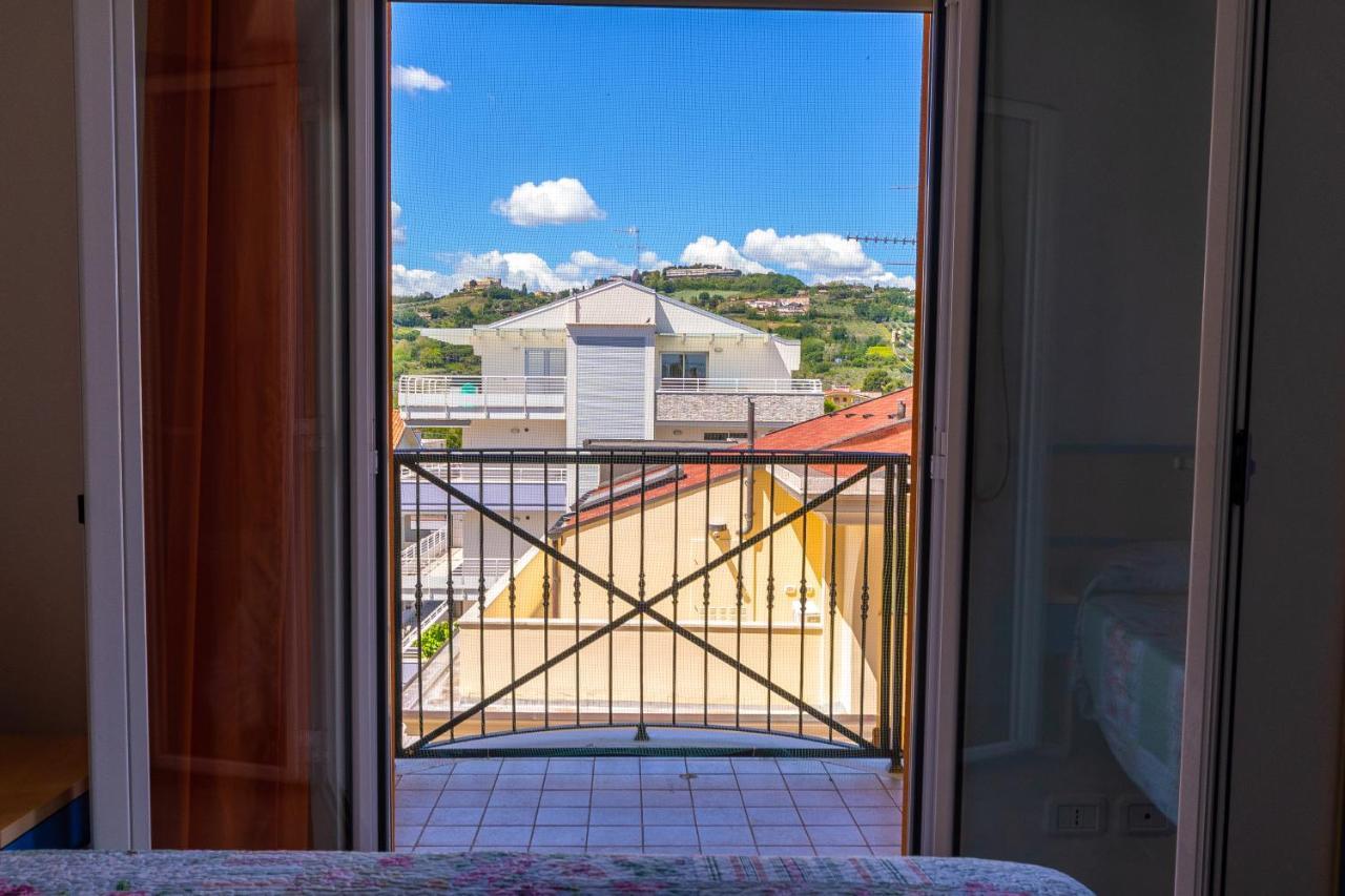 Residence Palazzo Sayonara Торторето Экстерьер фото