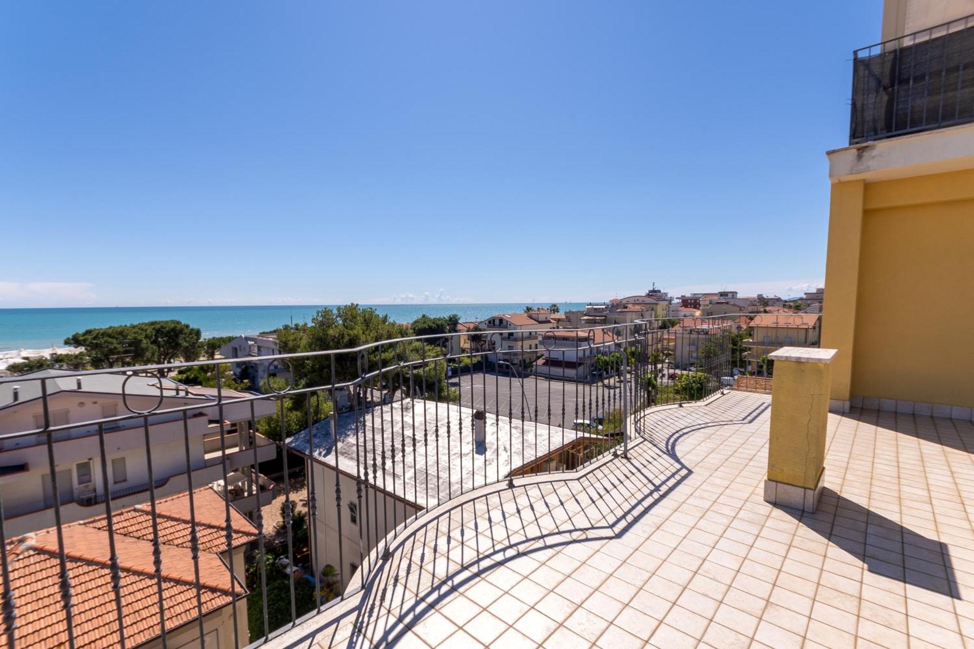 Residence Palazzo Sayonara Торторето Экстерьер фото