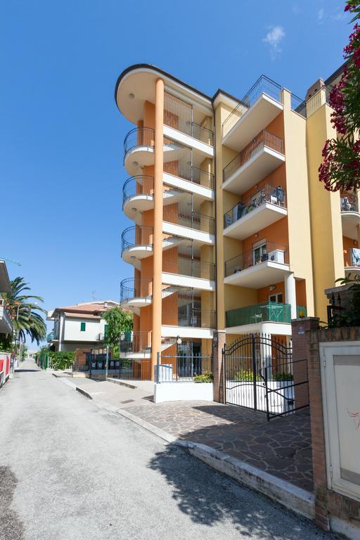 Residence Palazzo Sayonara Торторето Экстерьер фото